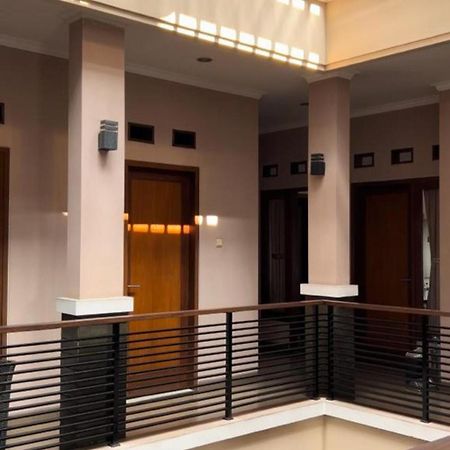 Hens Guesthouse Syariah Gadobangkong Extérieur photo