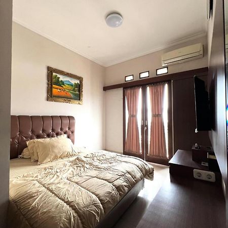 Hens Guesthouse Syariah Gadobangkong Extérieur photo