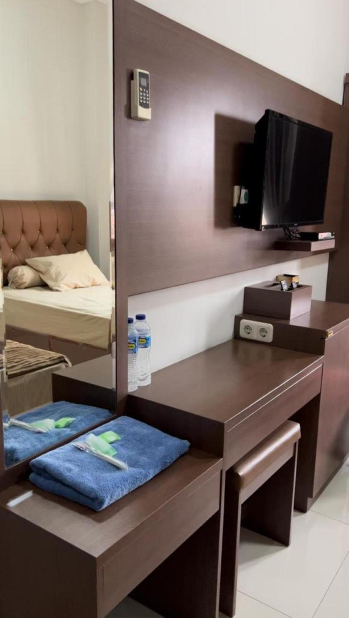 Hens Guesthouse Syariah Gadobangkong Extérieur photo