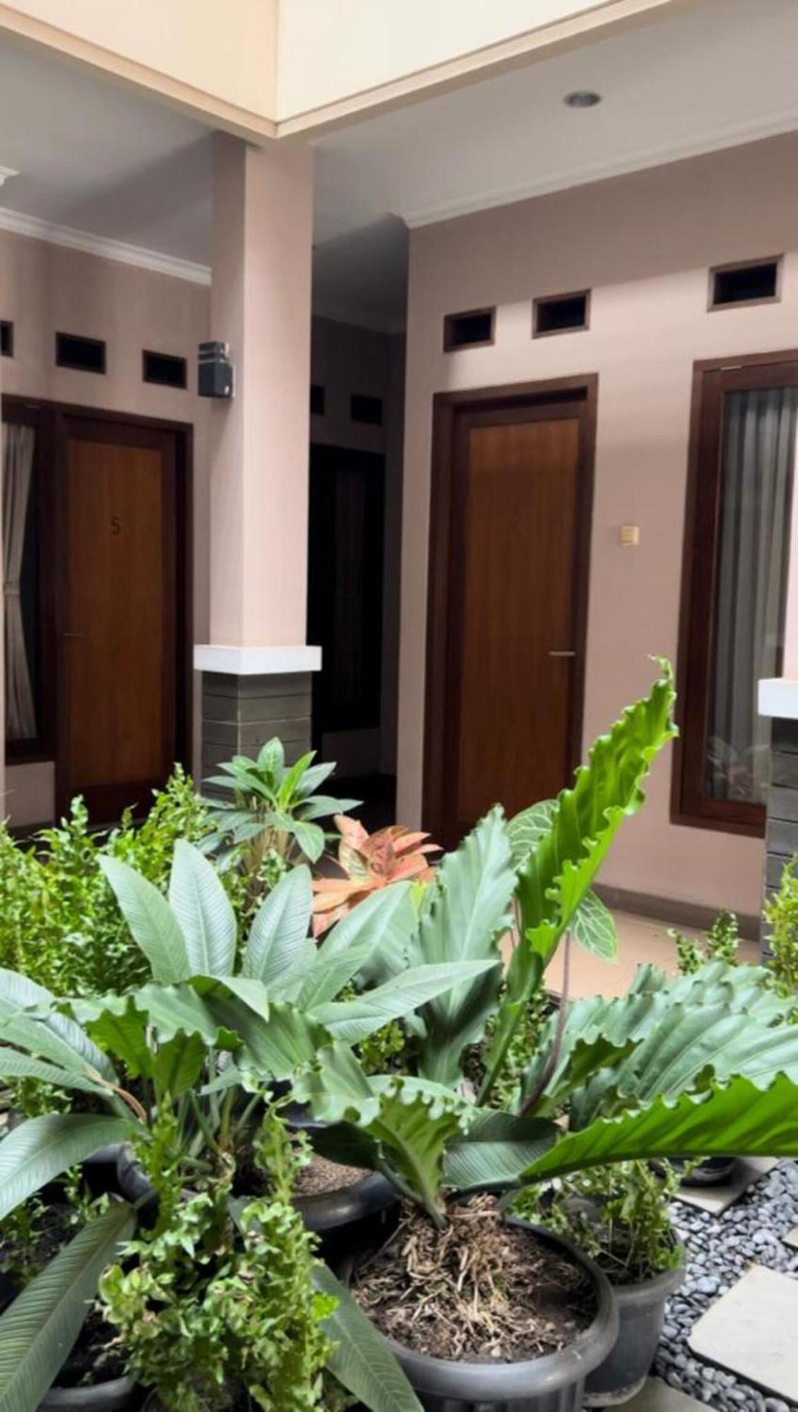 Hens Guesthouse Syariah Gadobangkong Extérieur photo