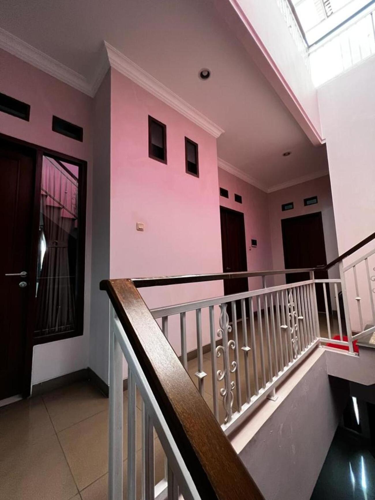 Hens Guesthouse Syariah Gadobangkong Extérieur photo