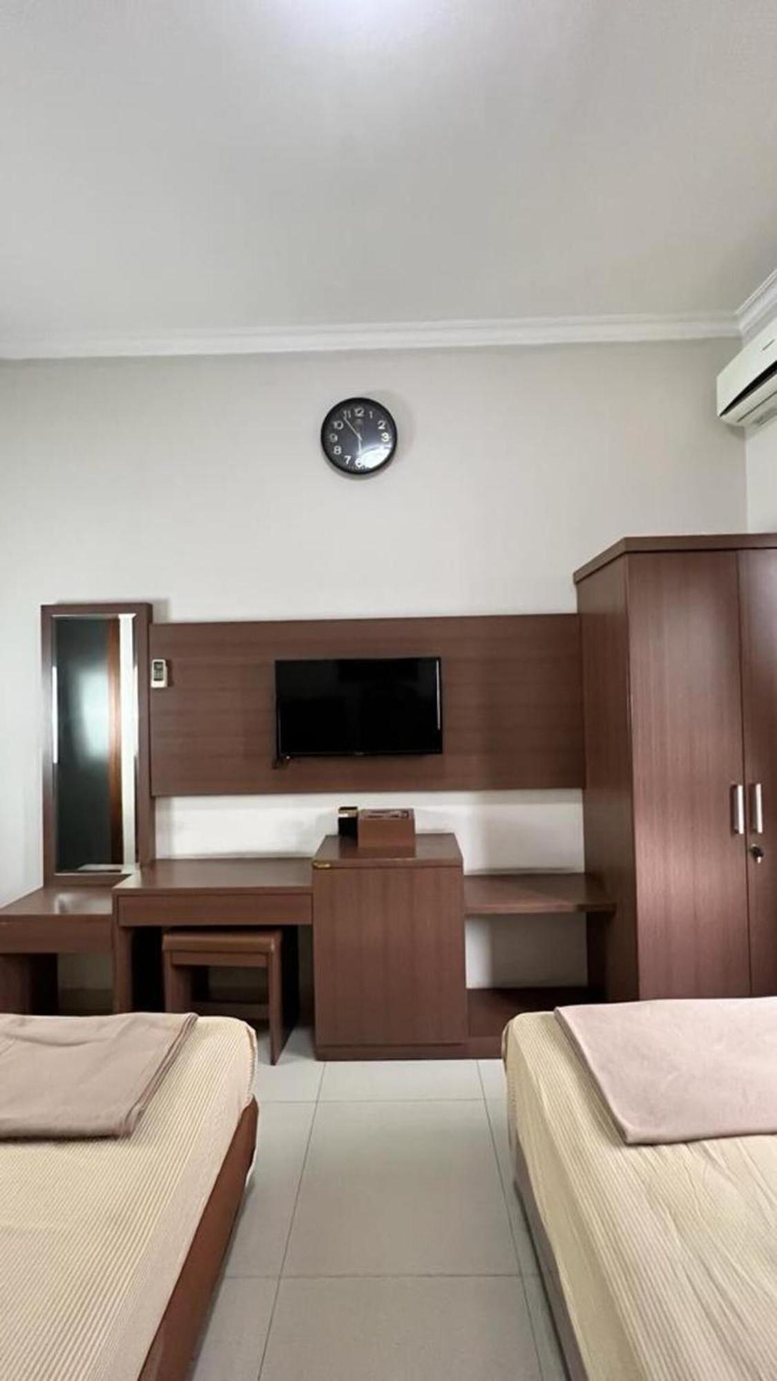 Hens Guesthouse Syariah Gadobangkong Extérieur photo